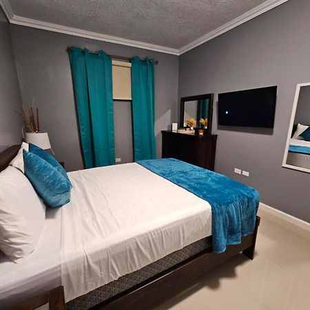 Paradise Haven At Hamptons - -Across From Ac Marriot Hotel 킹스톤 외부 사진